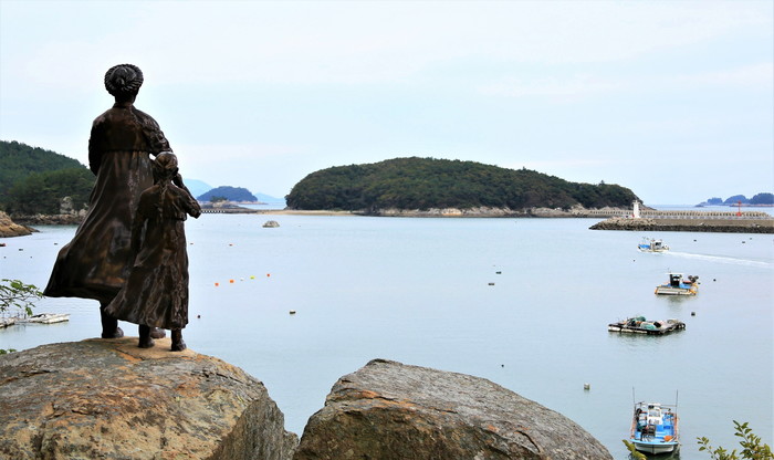 작가:송지혁, 작품명:발포항 송씨열녀상